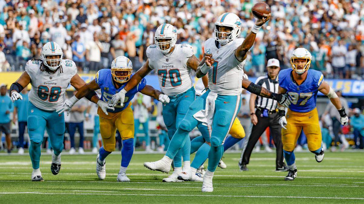 El quarterback de los Dolphins, Tua Tagovailoa, fue nombrado Jugador Ofensivo de la Semana de la AFC. Acumuló 466 yardas y tres touchdowns en la victoria 36-34 del equipo de Miami en el debut de temporada ante los Chargers, el domingo.