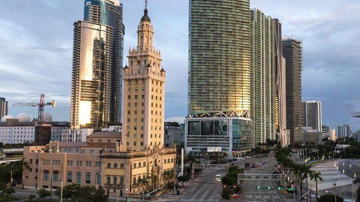 Inaugurada en 1925, la Torre de la Libertad aún se yergue imponente en el horizonte de Miami. 