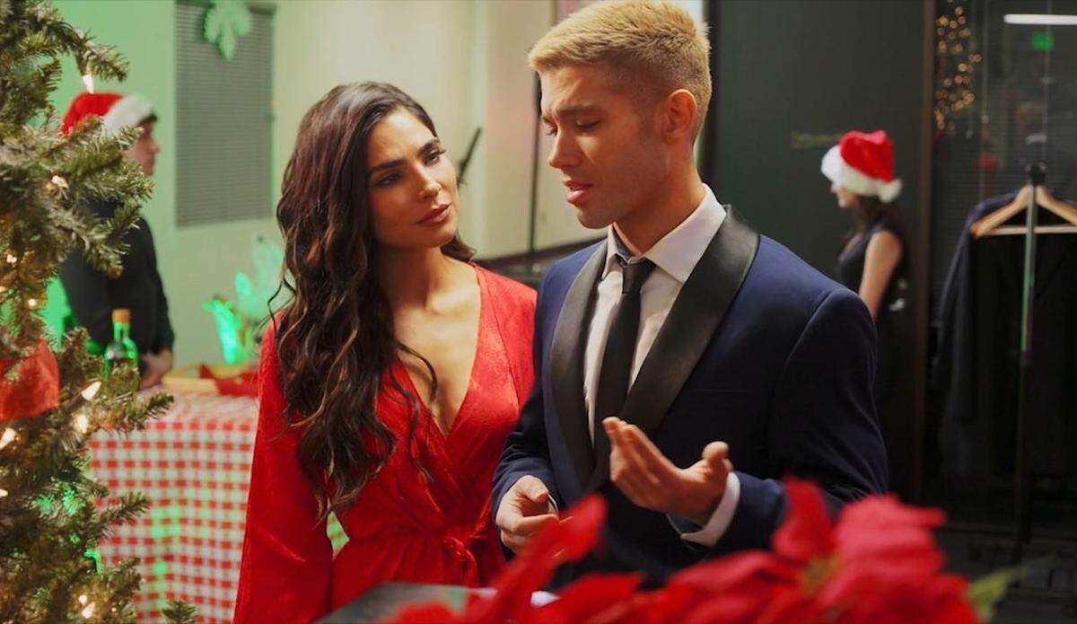 Alejandra Espinoza comparte créditos con Kristos Andrews en ‘The Magic’.