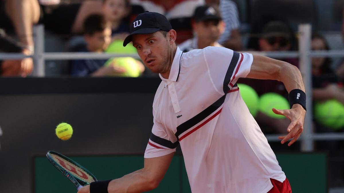 El chileno Nicolás Jarry derrotó el jueves 3-6, 7-5 y 6-4 al griego Stefanos Tsitsipas en el Masters de Roma.