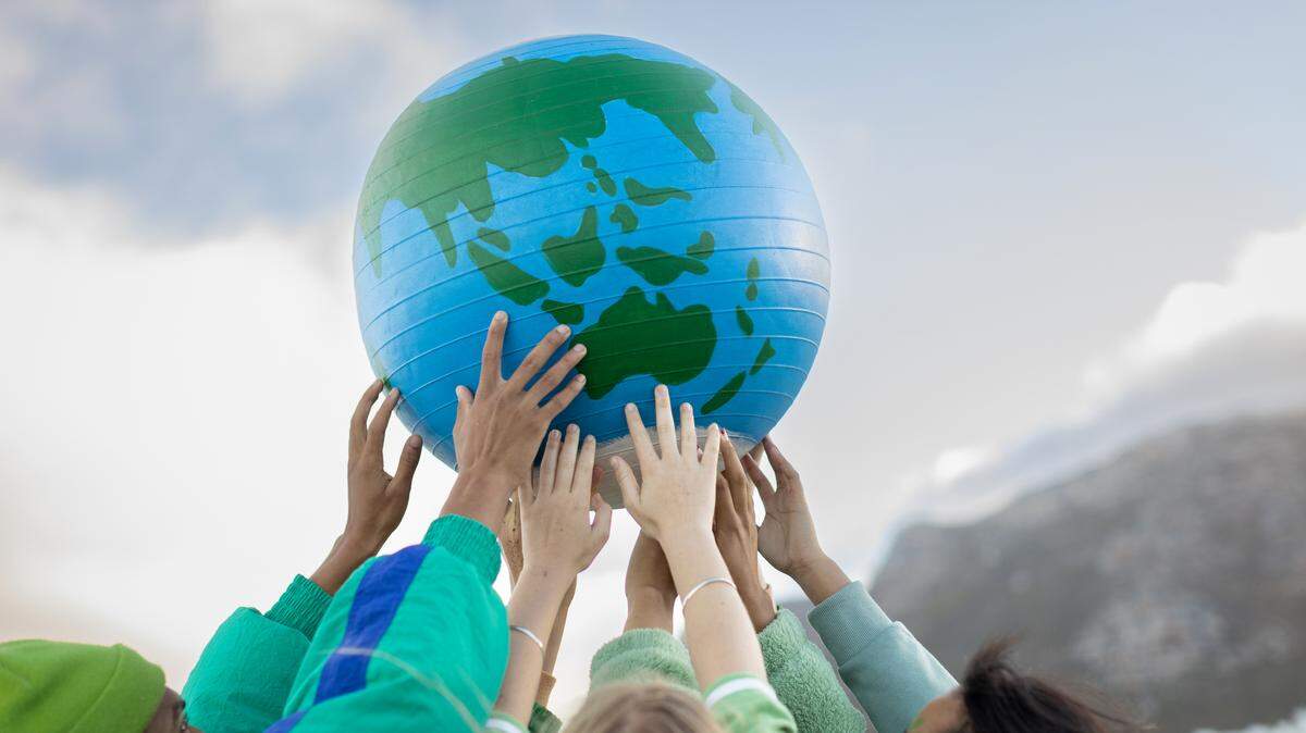 La lista de “Los 100 latinos más comprometidos con la acción climática 2023”, de la organización Sachamama, pone de relieve tanto a personalidades como a líderes sociales, empresariales, científicos, políticos, comunicadores y activistas indígenas que han destacado por su labor ante la emergencia climática.