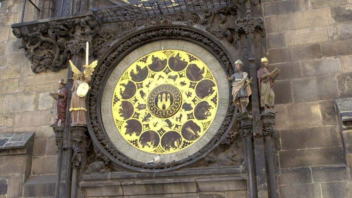 Detalle del “Orloj”, carrillón de Praga que, además de reloj, es calendario astronómico y astrológico ubicado en el Ayuntamiento en la plaza de la Ciudad Vieja.