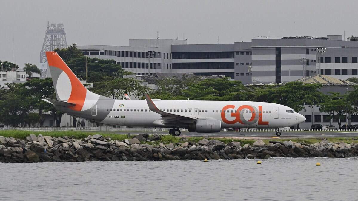 Un avión de la aerolínea brasileña Gol se prepara para despegar en el aeropuerto Santos Dumont, en Río de Janeiro, Brasil, el 22 de enero de 2026.