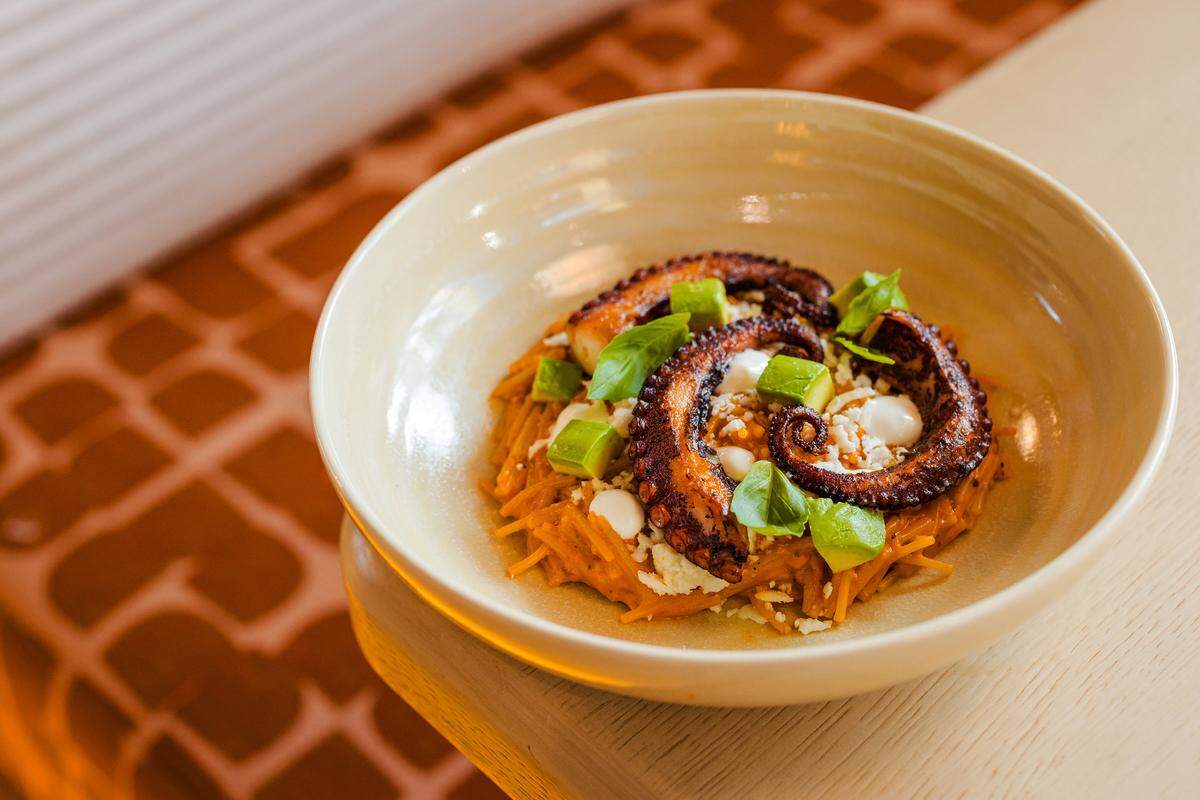 Pulpo, uno de los platos del nuevo restaurante Barra Vieja en Doral.