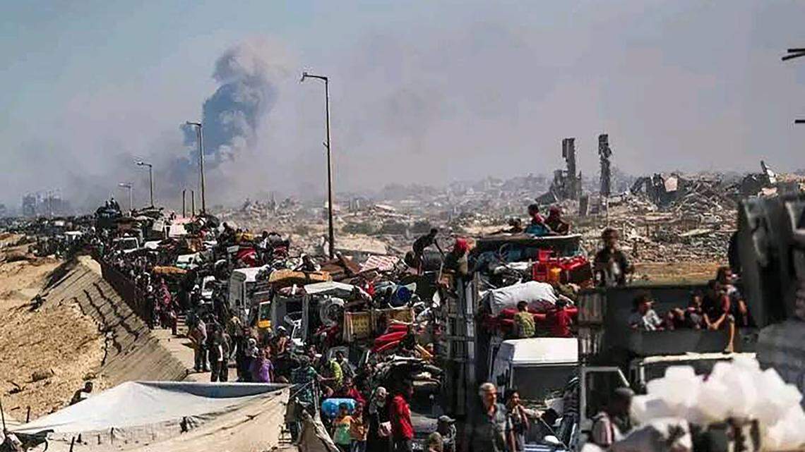 TERRITORIOS PALESTINOS, FRANJA DE GAZA – 16 DE SEPTIEMBRE DE 2025: Un convoy de refugiados. Hasan Alzaanin/TASS/Sipa USA