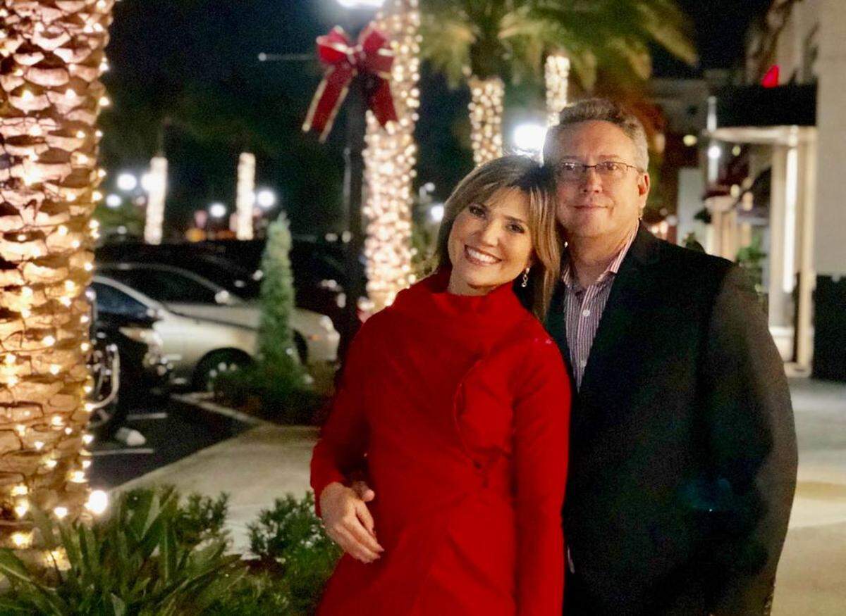 Daisy Ballmajó con su esposo, el periodista deportivo Bobby Salamanca Jr., con quien lleva 12 años de matrimonio.