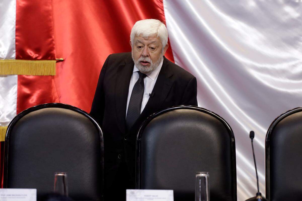 El ufólogo y comunicador mexicano Jaime Maussan presumió que los dos cuerpos mostrados ante legisladores en la sede del Congreso y luego frente a periodistas tenían más de 1,000 años, de acuerdo con una investigación realizada por la Universidad Nacional Autónoma de México (UNAM).