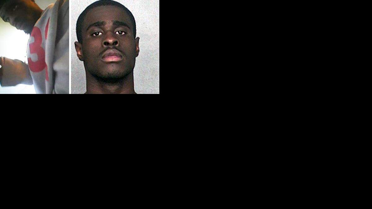 La policía dijo que D’aundry Collins es el hombre que trató de entrar a la fuerza por la puerta del frente de la casa.