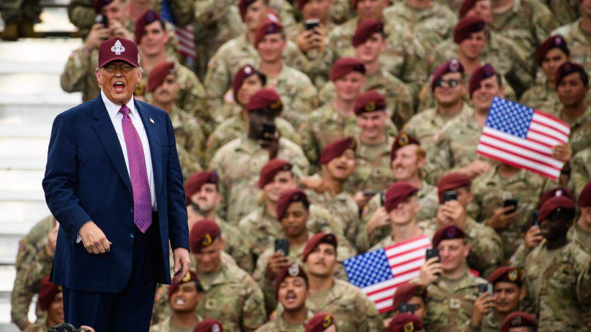 El presidente de Estados Unidos Donald Trump confirmó la noche del miércoles el desplazamiento del personal estadounidense en el Oriente Medio porque podría ser un lugar peligroso en los próximos días.