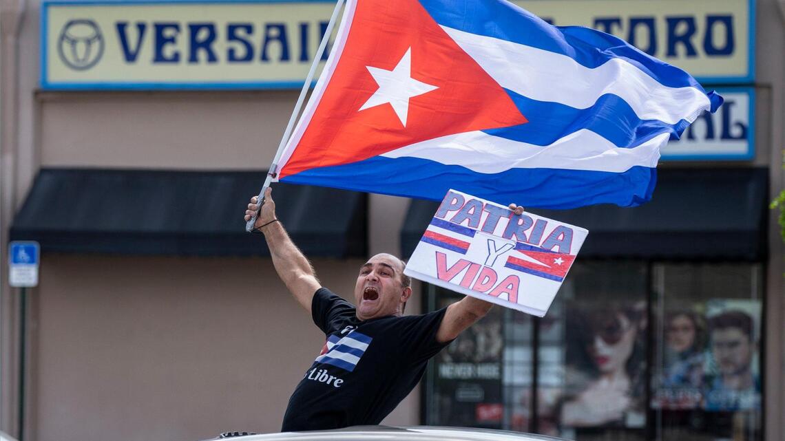 Exilio cubano realiza caravana en Miami para apoyar ‘Patria y Vida’