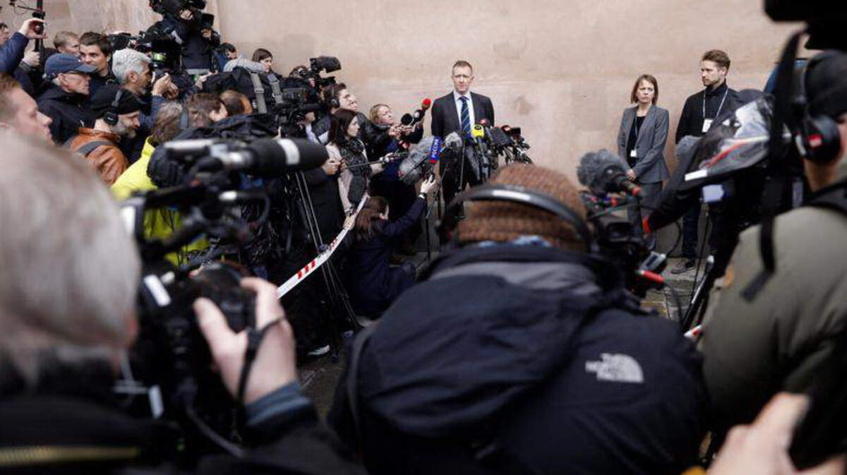 El fiscal Jakob Buch-Jepsen ofrece una rueda de prensa tras conocer el veredicto contra el danés Peter Madsen por la muerte y descuartizamiento de la periodista sueca Kim Wall , en un tribunal de Copenhague, Dinamarca, el 25 de abril de 2018.