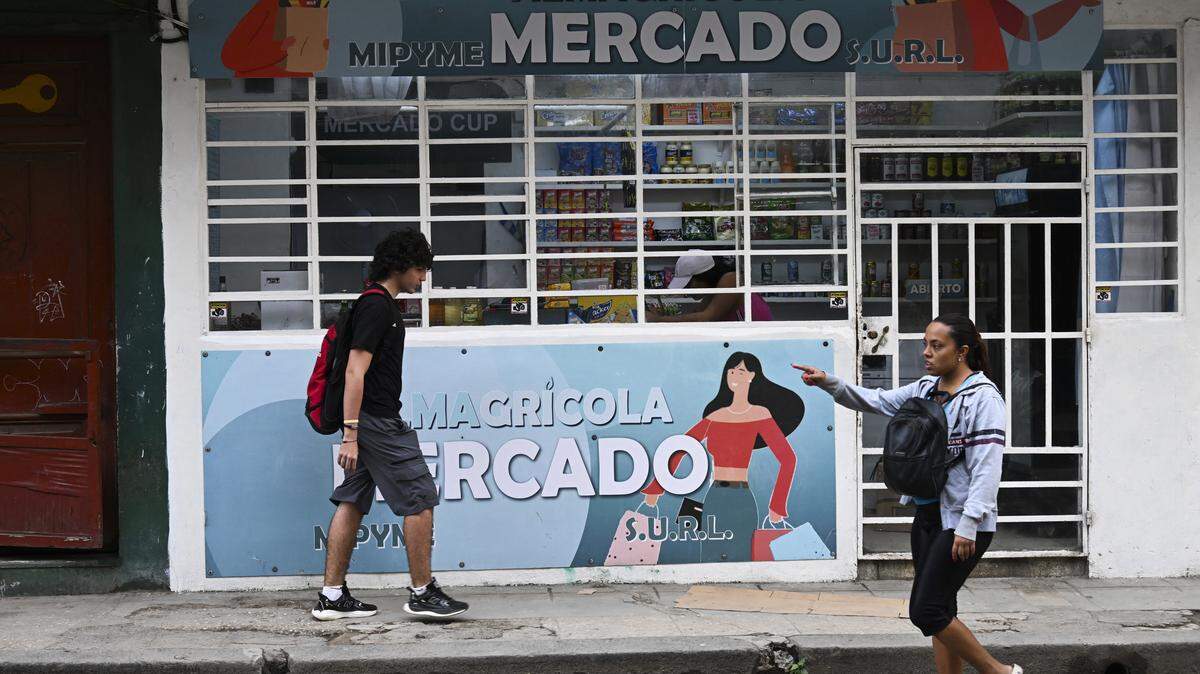 Foto de archivo de un negocio en Cuba. El gobierno cubano autorizó a varias empresas a usar criptomonedas en pagos al exterior.
