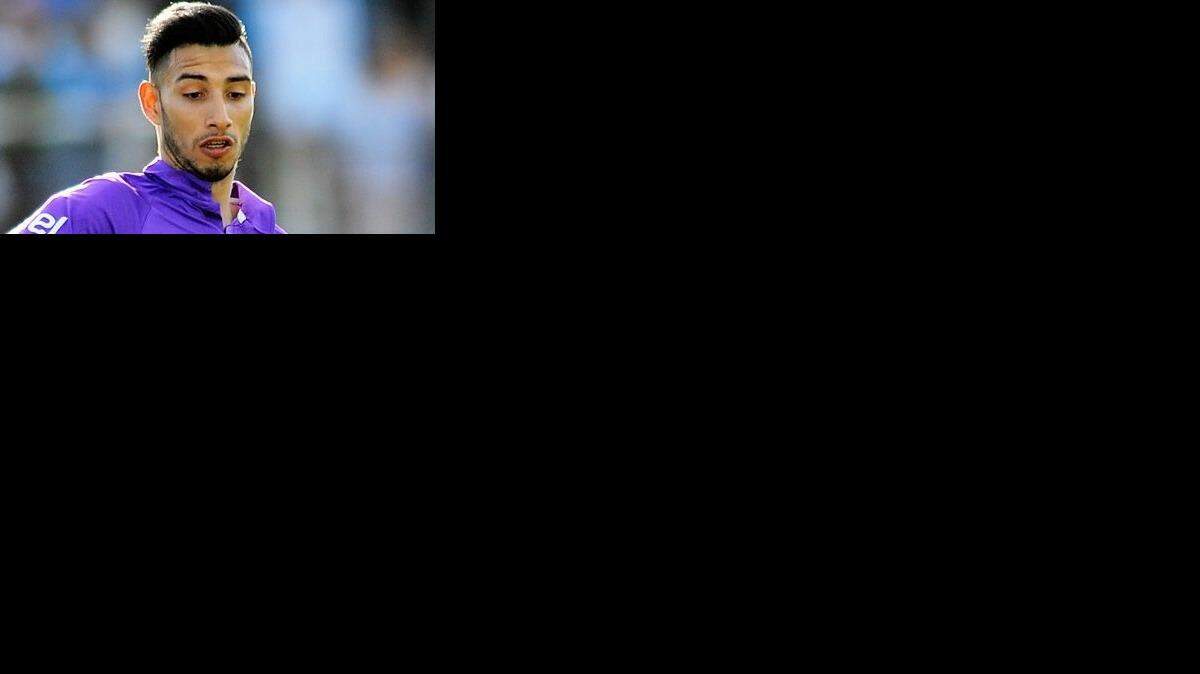 Emilio Zeballos tiene 24 años y milita actualmente en el Defensor uruguayo, el único club en que ha actuado desde que inició su carrera en 2012.