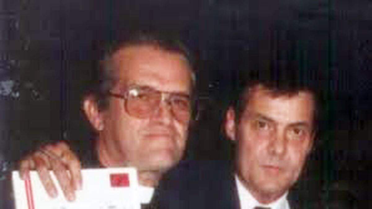 Nicolás Pérez Díaz-Argüelles (d) junto al padre Loredo. (MARTÍ NOTICIAS)