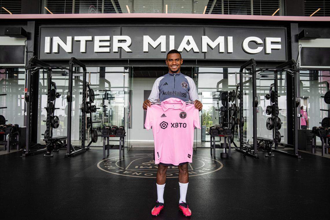 Dixon Arroyo posa en el centro de entrenamiendo del Inter Miami, el 13 de abril de 2023.