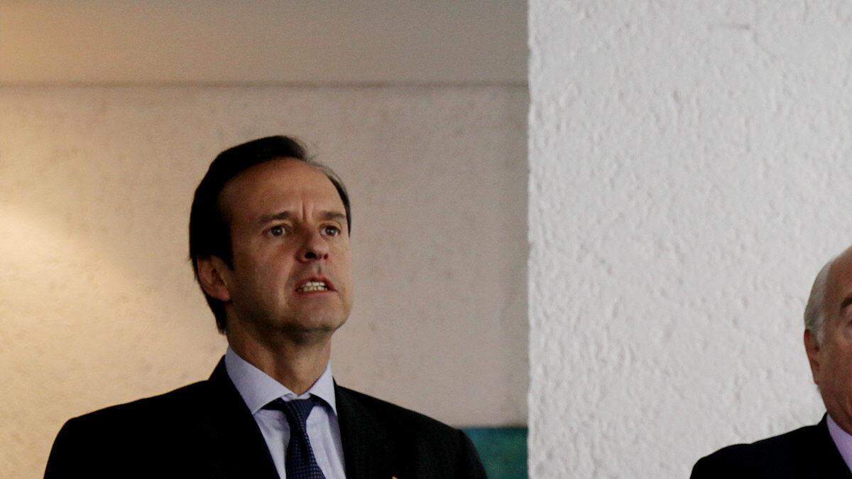  El ex presidente de Bolivia Jorge Quiroga (i); y los exmandatarios colombianos Andrés Pastrana (c-i) y César Gaviria (c-d), acompañados por la hija del alcalde de Caracas y líder opositor venezolano Antonio Ledezma, Antonietta Ledezma (d), hablan con la prensa hoy, miércoles 23 de septiembre de 2015, en Bogotá (Colombia).