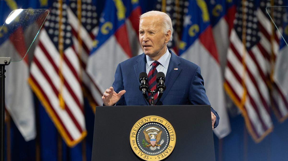 El presidente Joe Biden da un discurso sobre el reemplazo de las tuberías de plomo y otras medidas en el Centro de Convenciones de Wilmington, Carolina del Norte, el jueves 2 de mayo de 2024.