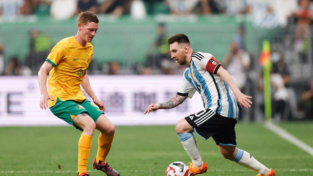 Lionel Messi anotó el gol más rápido de su carrera para encaminar el jueves la victoria 2-0 de Argentina ante Australia en un amistoso disputado apenas una semana después que el campeón mundial anunció su decisión de irse del Paris Saint-Germain y jugar con el Inter Miami de la MLS.
