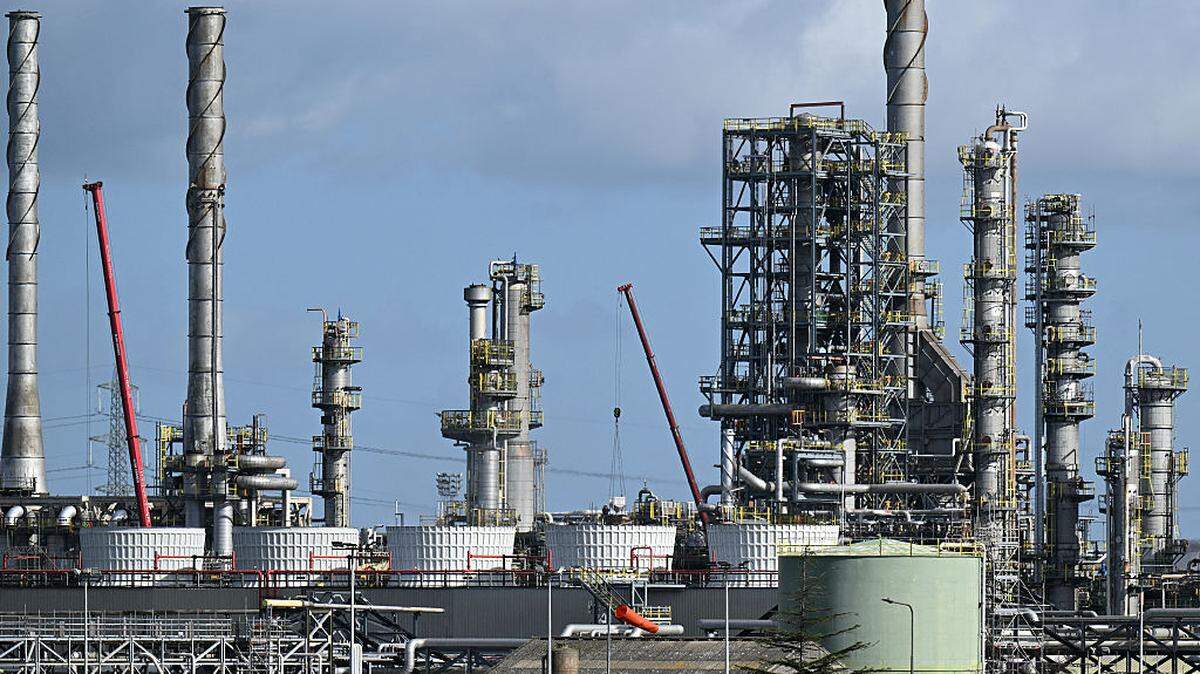 Vista general de la refinería Humber cerca de South Killingholme, al noreste de Inglaterra, el miércoles 11 de marzo de 2026. Los precios mundiales del petróleo aumentaron más del 5% el 11 de marzo cuando la guerra en Oriente Medio interrumpió las exportaciones de crudo.