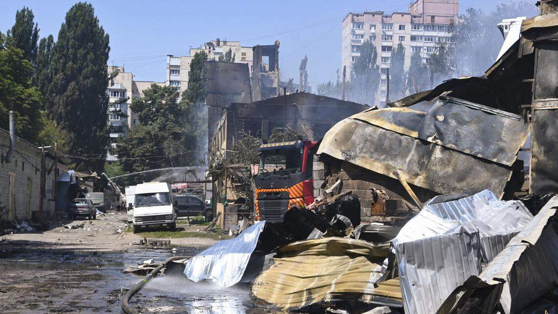 Los ataques rusos no cesan y Ucrania está a la espera de nuevos envíos de armas