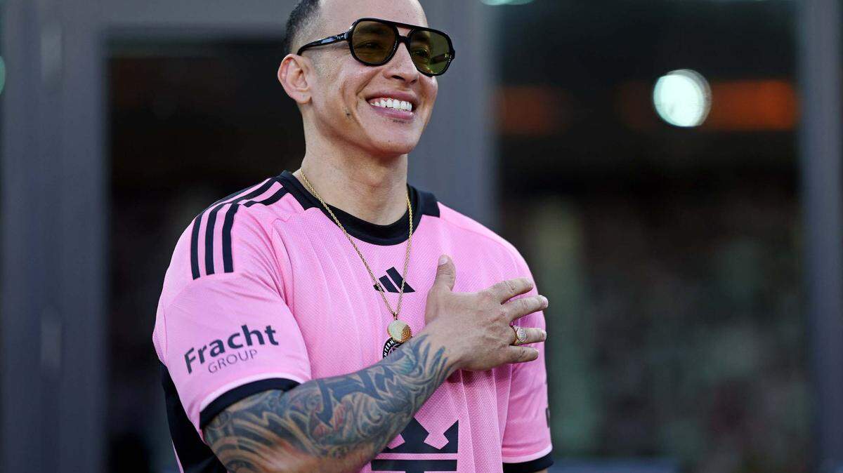 El artista Daddy Yankee antes del partido entre el Inter Miami CF y los Colorado Rapids en el Chase Stadium el 6 de abril de 2024 en Fort Lauderdale, Florida.