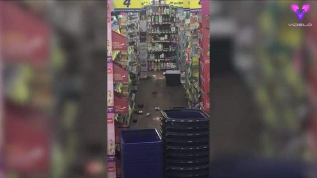 Jack Fonti grabó el momento en que un grupo de ratas van corriendo por los pasillos del almacén de una farmacia en Newtown (Australia)