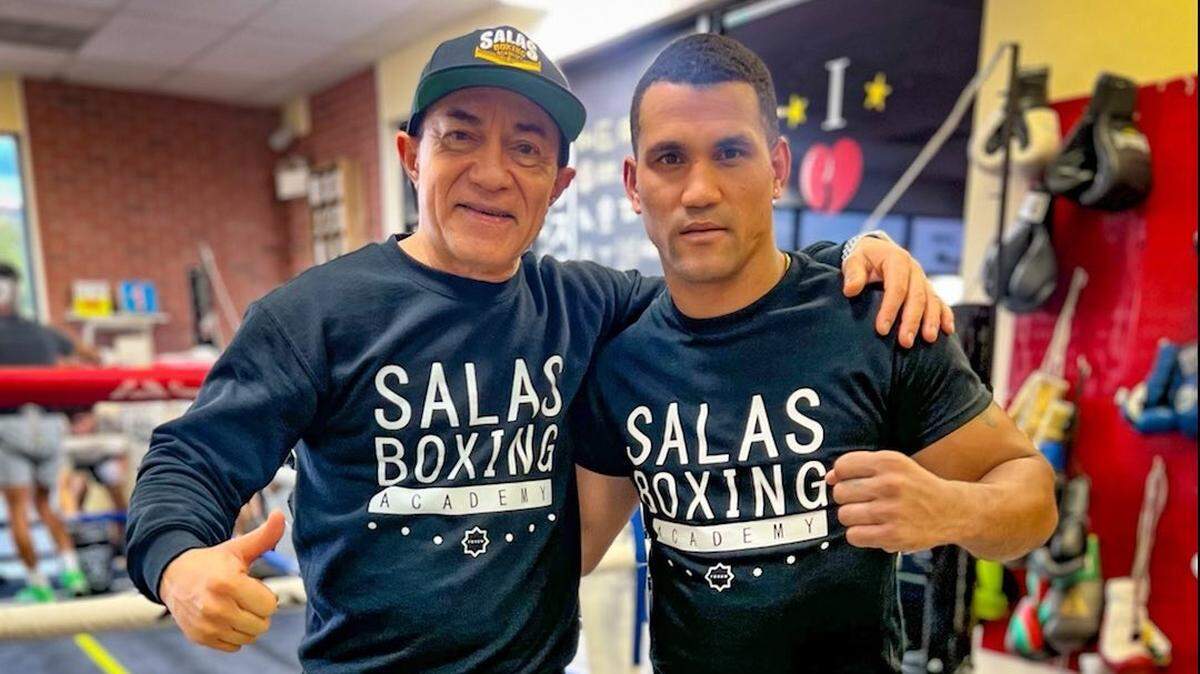 Orestes Velásquez, un boxeador en pleno ascenso que debutó de manera profesional en Miami, presenta un balance de 5-0 y todas sus victorias han sido por nocaut. Actualmente reside en Las Vegas donde es entrenado por el legendario profesor Ismael Salas.