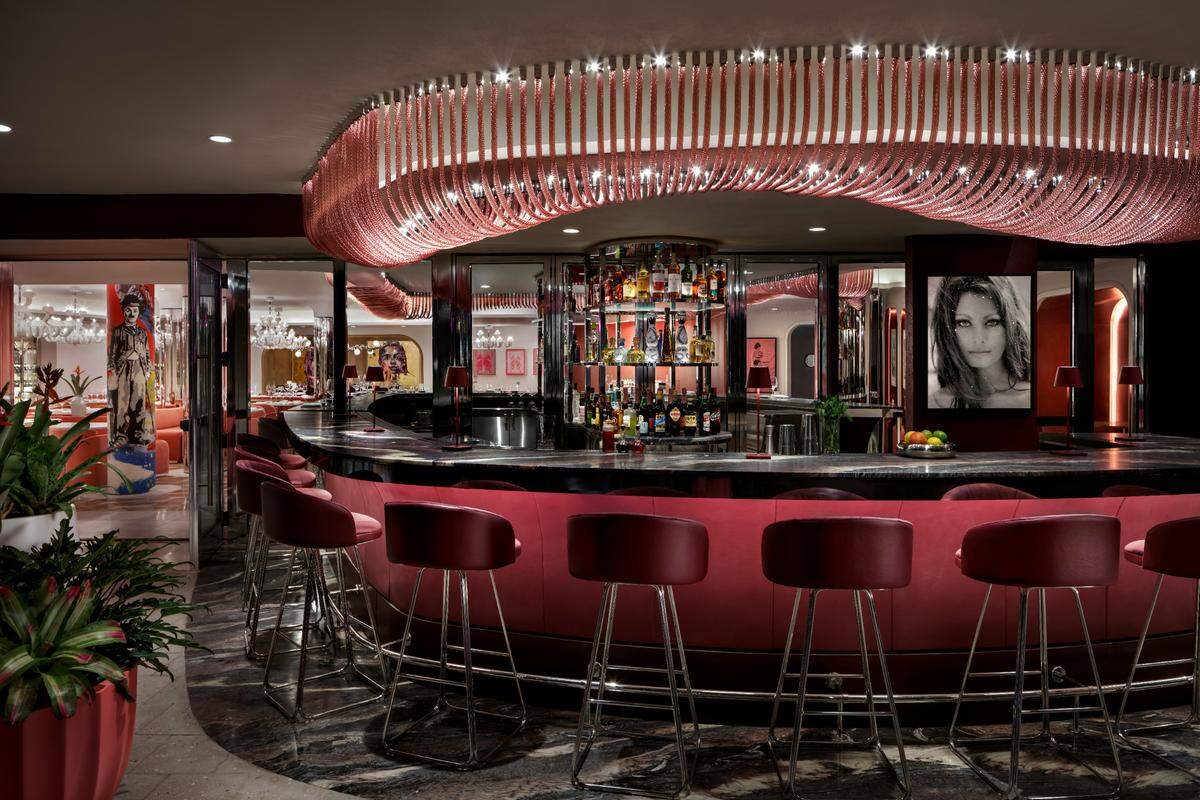 El bar del restaurante Sofía en el Design District de Miami