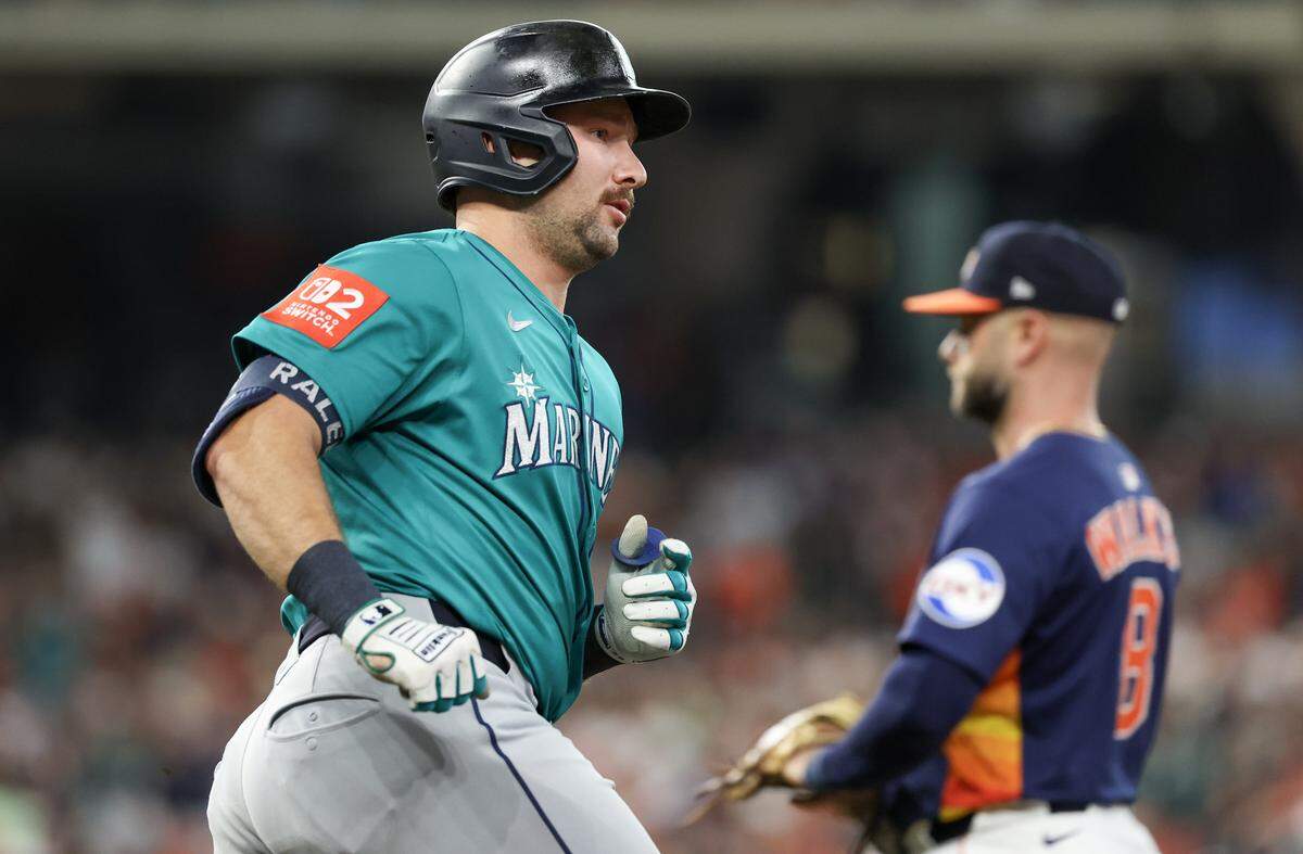 El receptor de los Marineros de Seattle Cal Raleigh se mantiene como líder en cuadrangulares (58) y carreras impulsadas (121) en la Liga Americana.