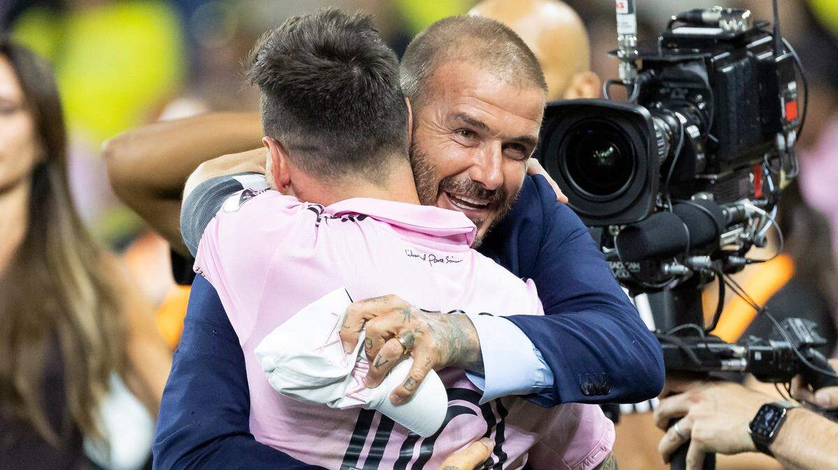 David Beckham celebra con Lionel Messi luego del triunfo del Inter Miami ante Nashville SC en la final de la Leagues Cup, el 19 de agosto de 2023 en Nashville, Tennessee.