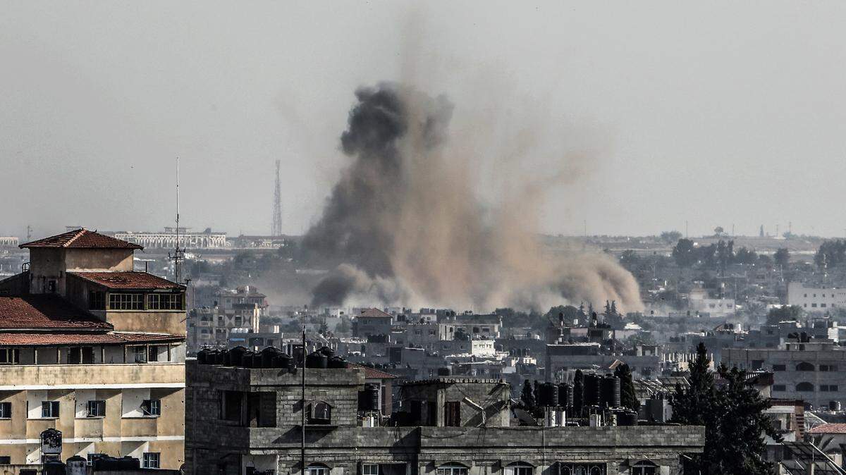 Vista de un edificio que fue bombardeado por Israel en Rafah, en el sur de la Franja de Gaza, el miércoles 25 de octubre de 2023.