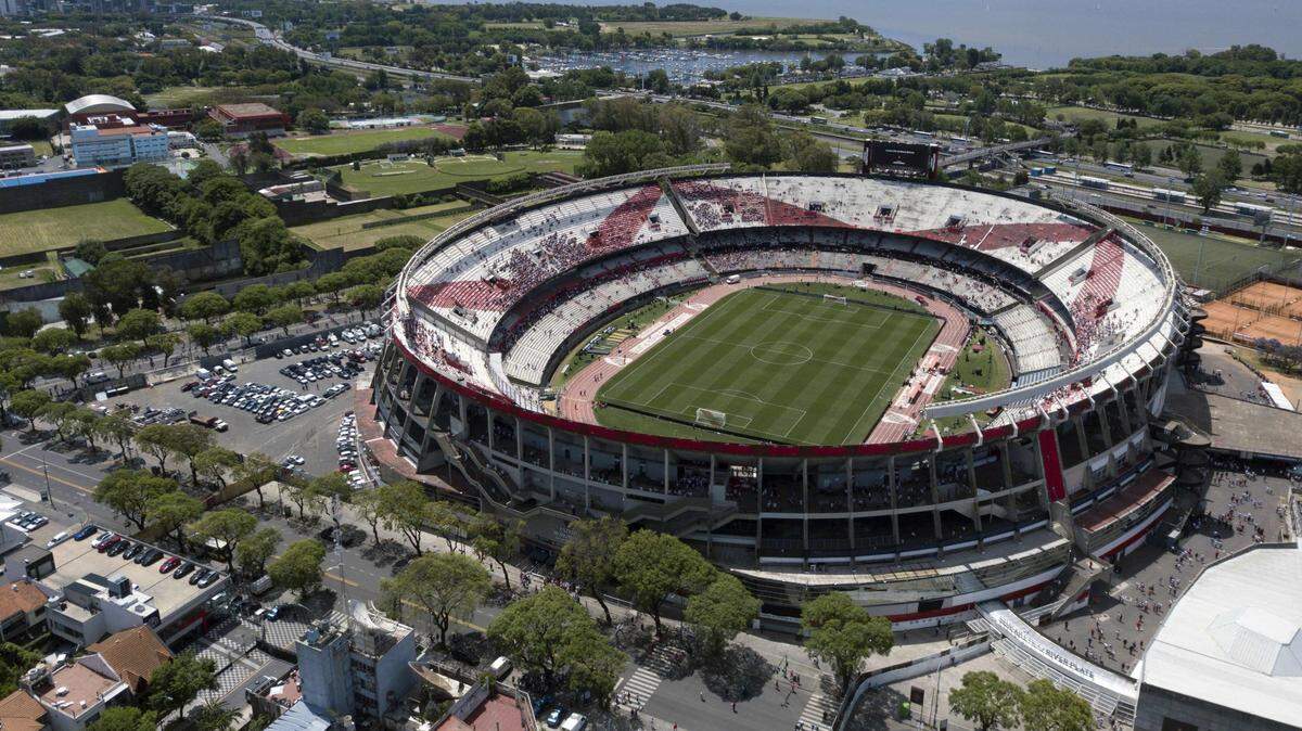 Vista aérea del estadio Monumental en Buenos Aires. El Tribunal de Disciplina de la Conmebol ordenóla reprogramación del partido de vuelta de la final de la Copa Libertadores de 2018, y castigó a River Plate con dos partidos a puerta cerrada a partir del 2019 y el pago de una multa de $400.000.