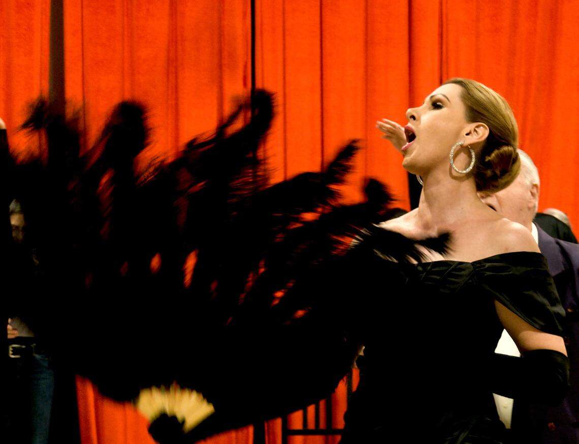 La vedette cubana Maylú en el ensayo en Independance Academy of the Arts para la presentación de 'La viuda alegre' en el teatro Artime el 15 y el 16 de noviembre. 