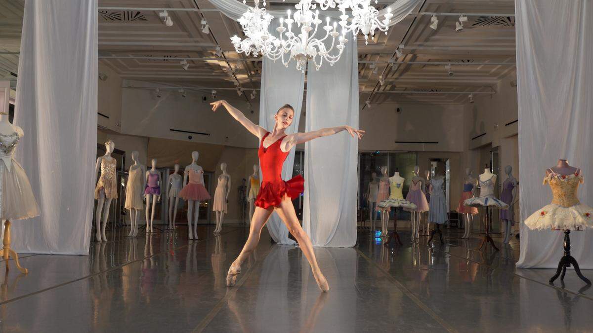 Samantha Hope Galler, solista de Miami City Ballet, en “ViVa”, coreografía de Amy Hall Garner.