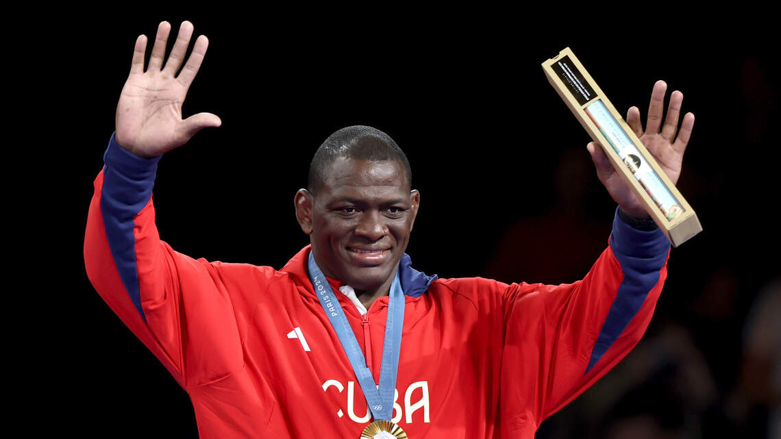 Una muralla de acero que nadie pudo mover. Este atleta cubano ya es eterno con su quinto oro olímpico en París