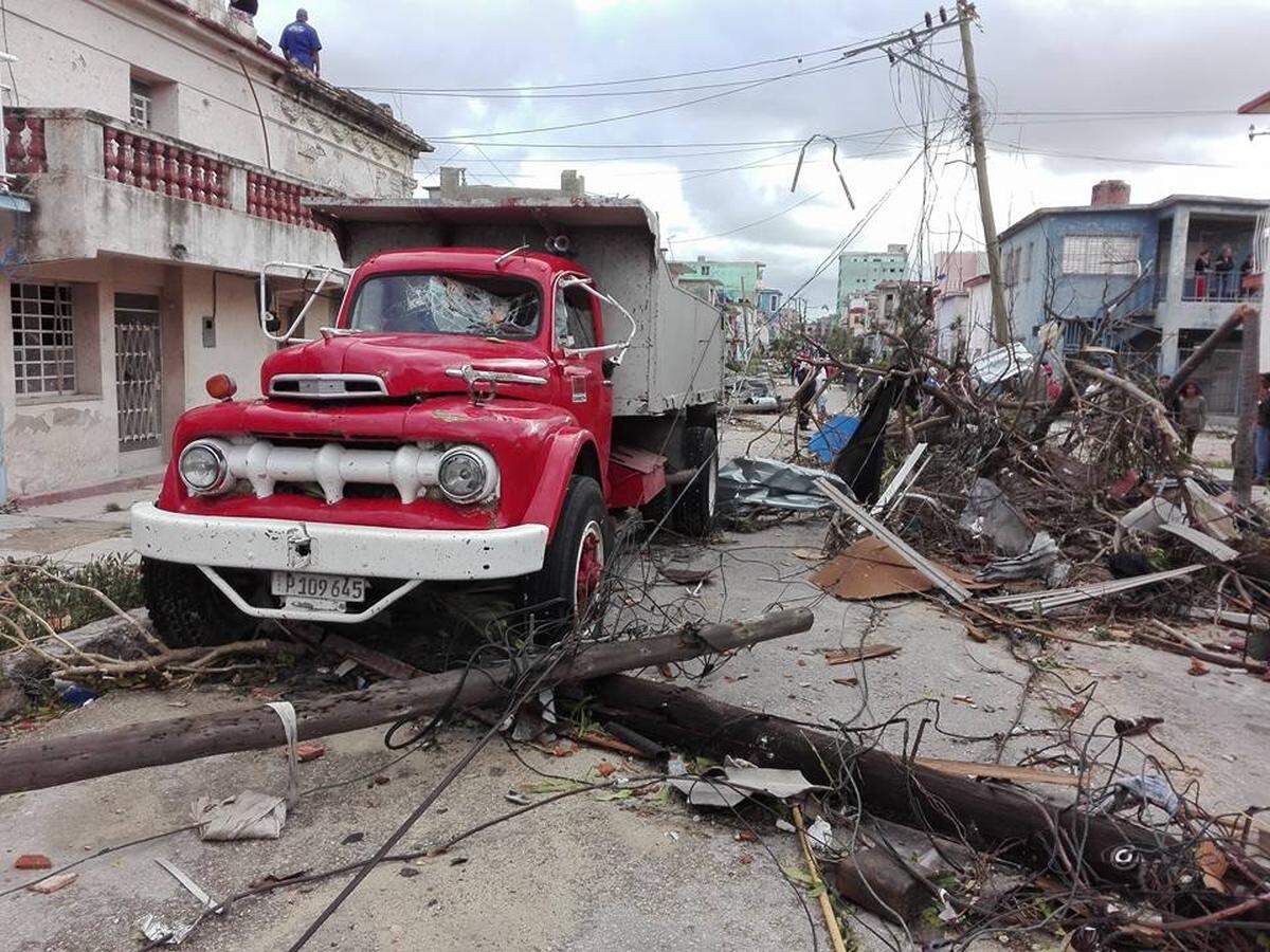 Daños provocados por el paso del tornado.