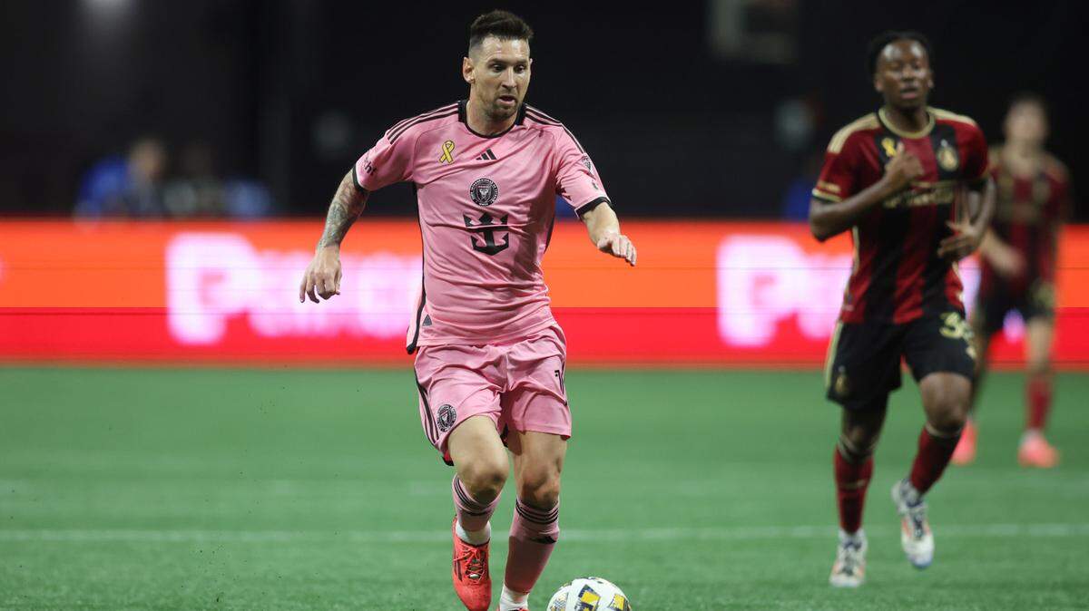 El delantero del Inter Miami Lionel Messi conduce la pelota en el partido de la MLS contra Atlanta United, celebrado el 18 de septiembre de 2024 en Atlanta.