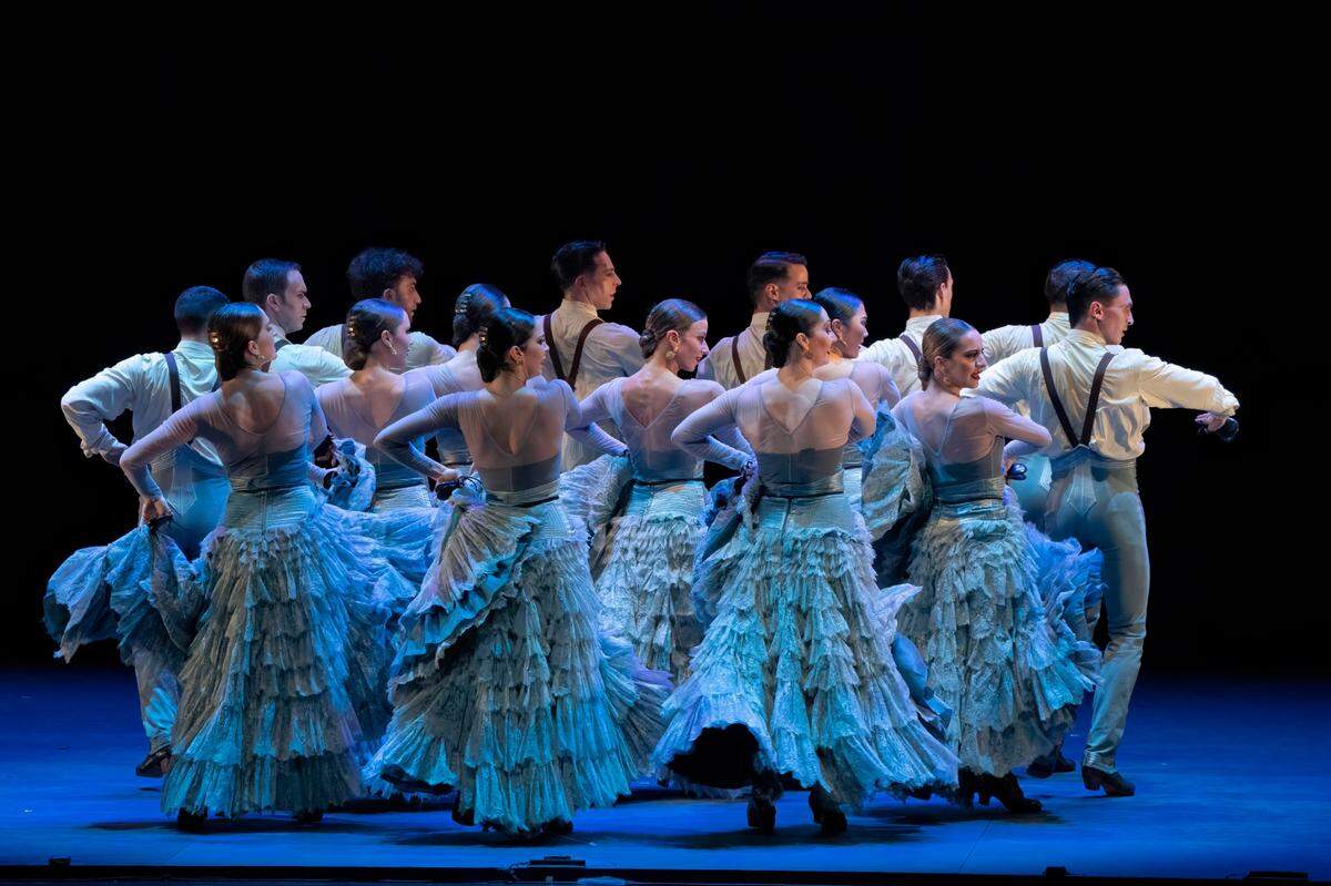 Los bailarines del Ballet Nacional de España en “Invocación Bolera”, coreografía de Rubén Olmo.