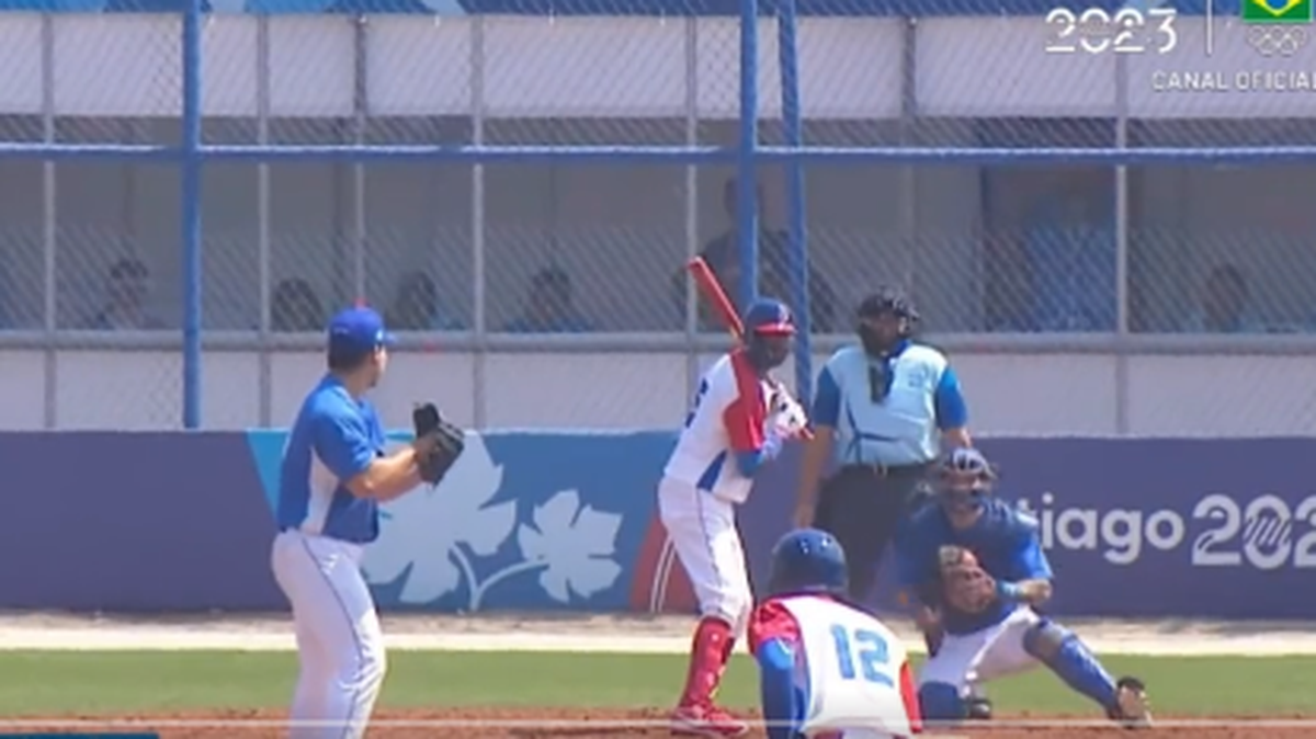  La selección de béisbol de Cuba, una de las grandes potencias del mundo, quedó eliminada este martes y sin posibilidad de medallas al caer 4-2 ante Brasil,  en los Juegos Panamericanos de Santiago 2023.