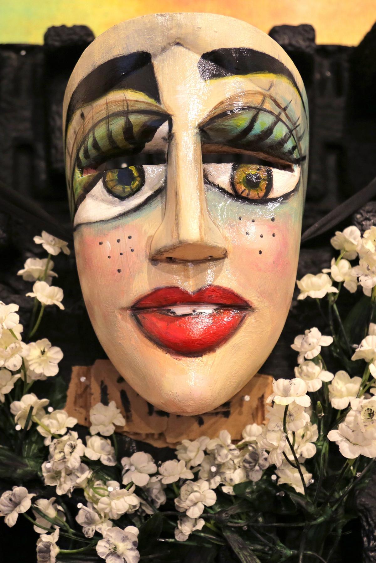 Foto tomada el 6 de noviembre del 2019 de una de las máscaras que serán subastadas en el Miami Dade College Koubek Memorial Center, ubicado en el 2705 SW 3rd St., en Miami, a partir de las 7:30 p.m. de este viernes 22 de noviembre.   