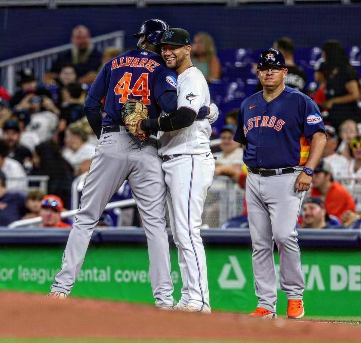 A Miami vino no solo Yordan Álvarez a enfrentar a los Marlins, sino a reencontrarse con Yuli Gurriel y a sentir esa cubanía de amigos y familiares que le recibieron con los brazos abiertos.