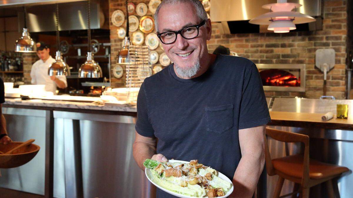 Ganador del Premio James Beard, el chef Michael Schwartz participa en Miami Spice con el restaurante Amara at Paraiso.
