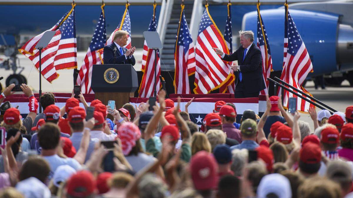 Donald Trump y el que fuera su jefe de gabinete, Mark Meadows. MELISSA SUE GERRITS (Foto de ARCHIVO) 15/10/2020