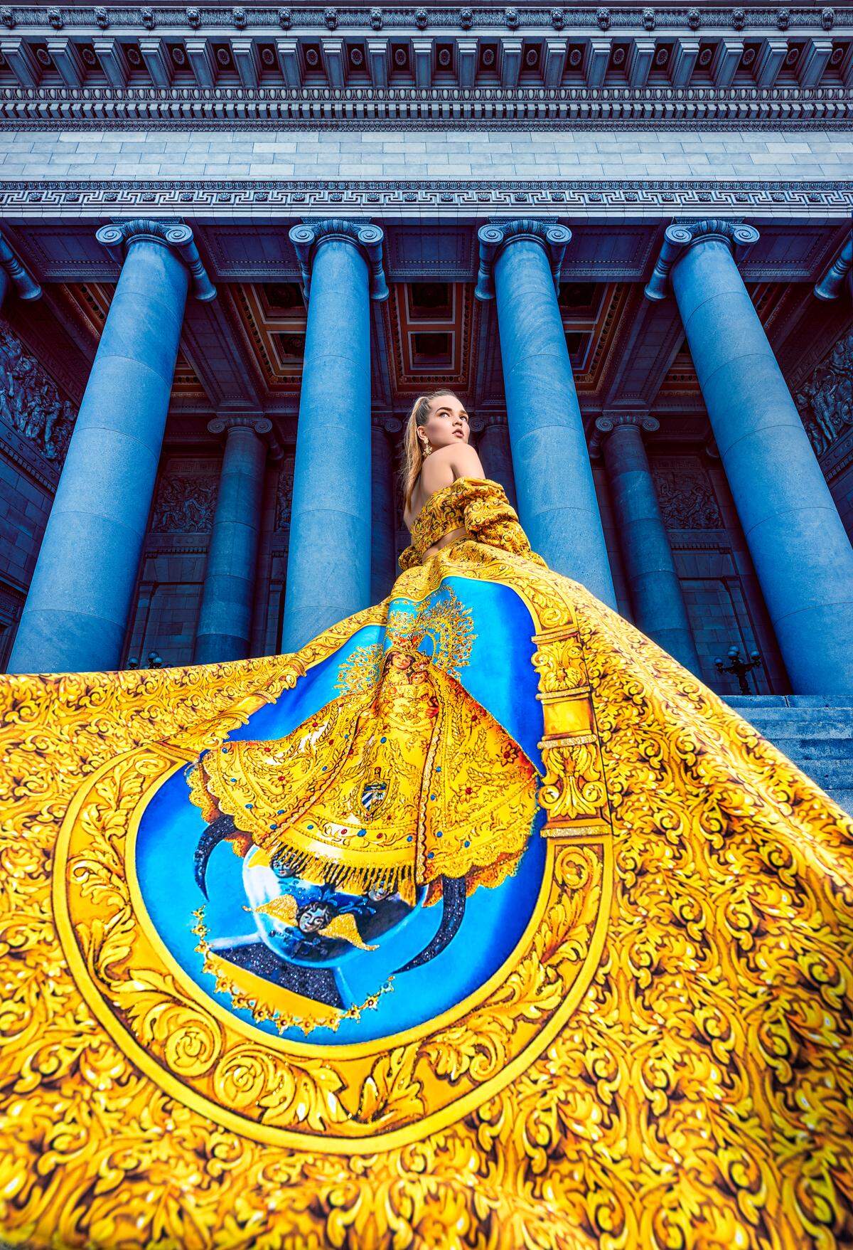La Virgen de la Caridad, patrona de Cuba, inspiró este estampado de Yas González.