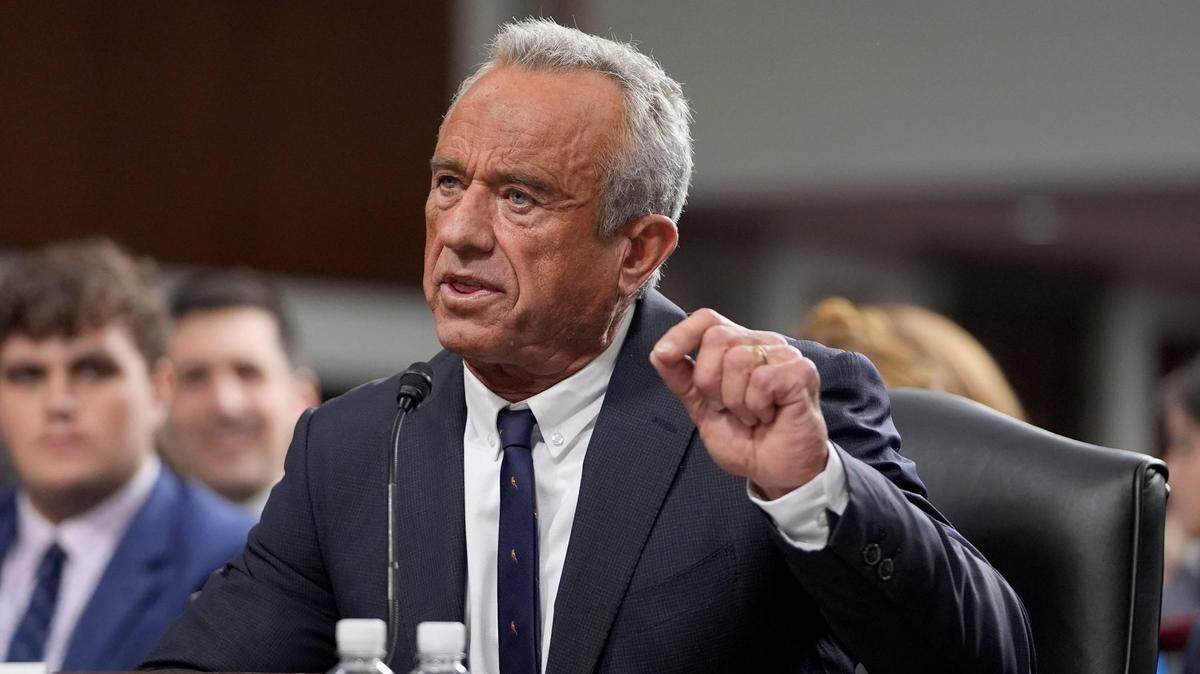 Robert F. Kennedy Jr. testifica el 29 de enero de 2025 en su audiencia en el Senado sobre su nominación para ser el secretario del Departamento de Salud y Servicios Humanos.