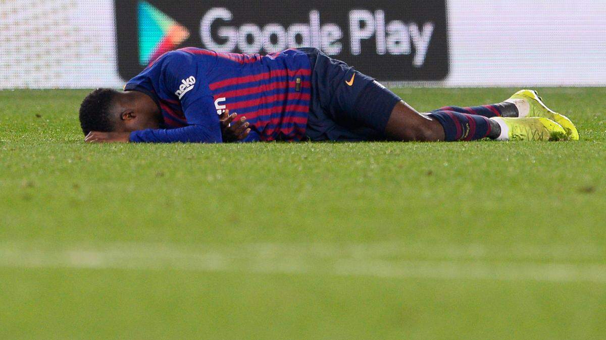 El delantero del Barcelona Ousmane Dembélé se lesionó el tobillo izquierdo durante el último partido ante el Leganés, el 20 de enero de 2019 en la liga española.
