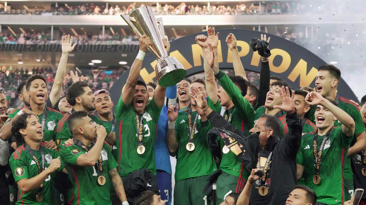 Los jugadores de México celebran tras derrotar 1-0 a Panamá en la final de la Copa Oro, celebrada el 16 de julio de 2023 en Inglewood, California.