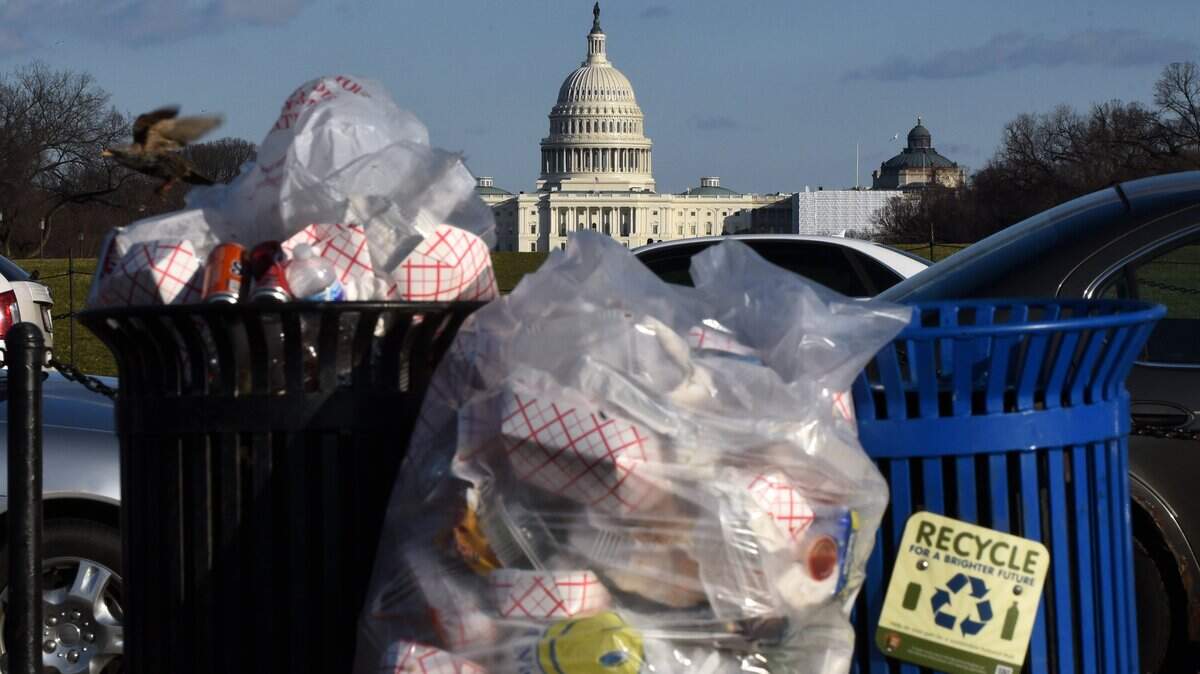 La basura se acumula en el National Mall de Washington el 24 de diciembre por el cierre del gobierno.