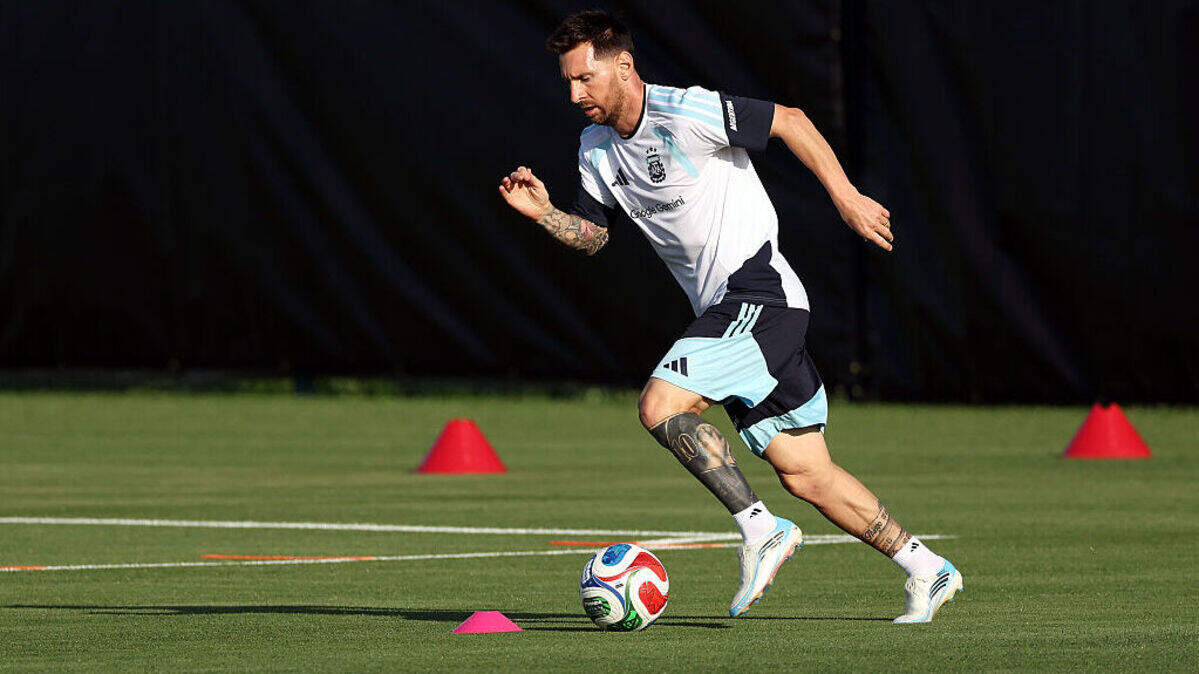 Lionel Messi participa en una sesión de entrenamiento de la selección de Argentina, el 3 de junio de 2026 en el Sporting KC Training Centre en Kansas City.