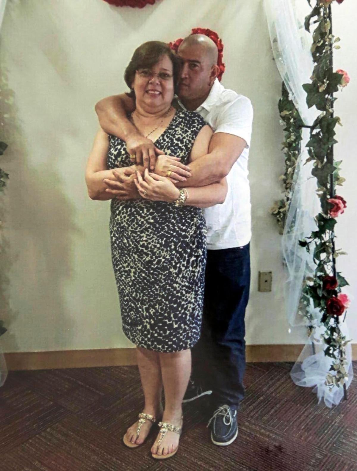 Retrato familiar de Oscar Roberto y María Eugenia el día de su boda.